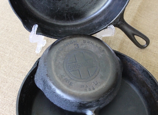 Note cross logo with the name Griswold inside the cross.